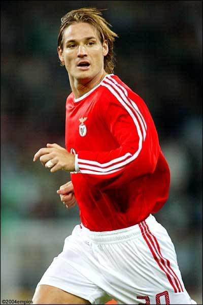 <p><strong>Miklos Feher</strong><br />Yaşı: 24 <br />Ülkesi: Macaristan <br />Kulübü: Benfica <br />Yıl: 2004</p>