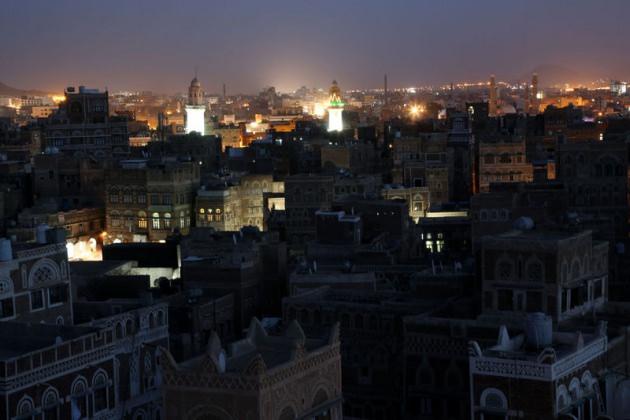 İnsanlık tarihinde bilinen ilk ''site şehri'' olma özelliği taşıyan ve Hz. Nuh'un oğlu Sam tarafından kurulduğu rivayet edilen Bab el-Yemen şehrinin tarihi dokusu içinde, onlarca minaresinden aynı anda yükselen akşam ezanlarının akustiği dinleyenleri adeta büyülüyor.