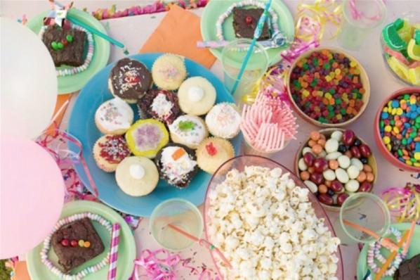 Bunu duyduğu anda &ouml;ğ&uuml;nlerin y&uuml;z&uuml;ne bile bakmayıp sadece abur cubur yiyeceği kesin!