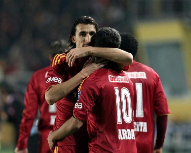 Mehmet Topal Oynadığı takımlar: Galatasaray - Fenerbahçe