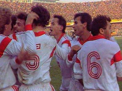 Galatasaray-Neuchatel Xamax Galatasaray, 1988-89 sezonu Şampiyon Kulüpler Kupası 2. tur eşleşmesinde İsviçre'de aldığı 3-0'lık yenilginin rövanşında Neuchatel Xamax'ı Ali Sami Yen'de 5-0 mağlup ederek bir mucizeye imza attı ve çeyrek finale yükseldi.