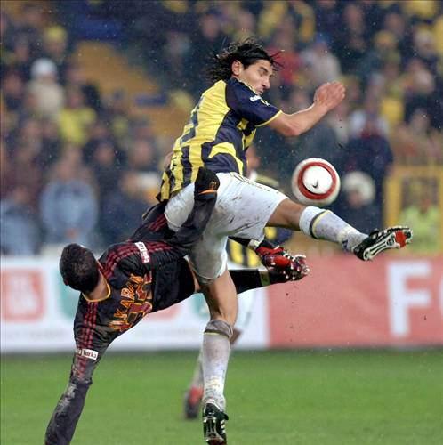 "Derbilerin favorisi olmaz" derler ya, işte böyle bir maçtı. Maç öncesi fark yiyeceği düşünülen Fenerbahçe saldırdıkça saldırmış, nihayetinde Aykut Kocaman'ın bazukasıyla galibiyete ulaşmıştı. Bu skor, Sigma Olomouc hezimeti sonrasında istifa eden başkan Metin Aşık'ın geri dönüş kararı almasını sağlamıştı.