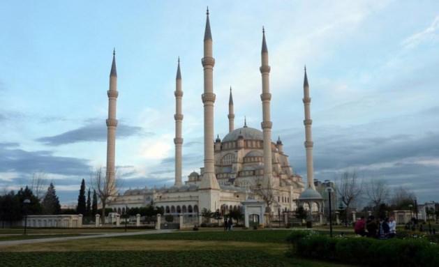 <p>Adana 83 bin 13</p>