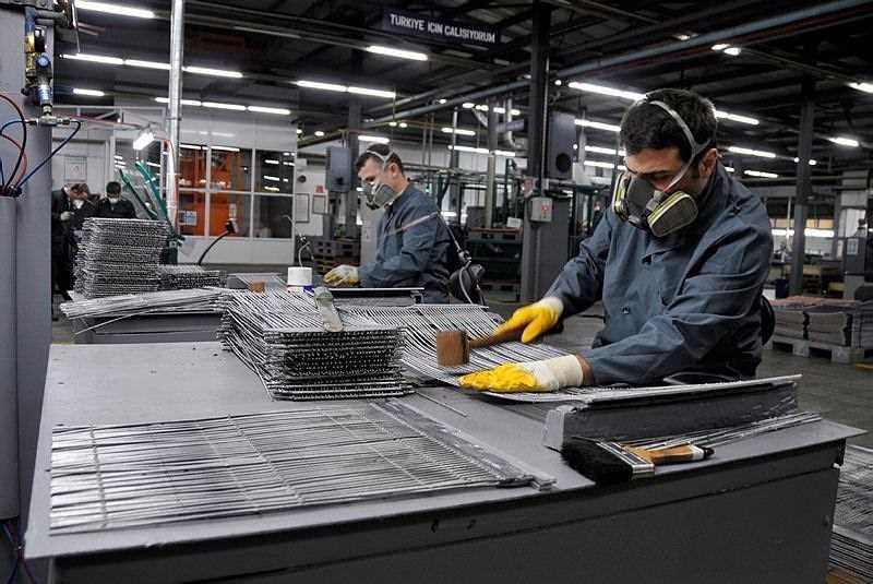 <p>Donanma Komutanlığı Gölcük Tersanesi Komutanlığı'nda yeni tip denizaltı inşa projesi ve denizaltılar için batarya üreten fabrika tanıtıldı.</p>
<p> </p>