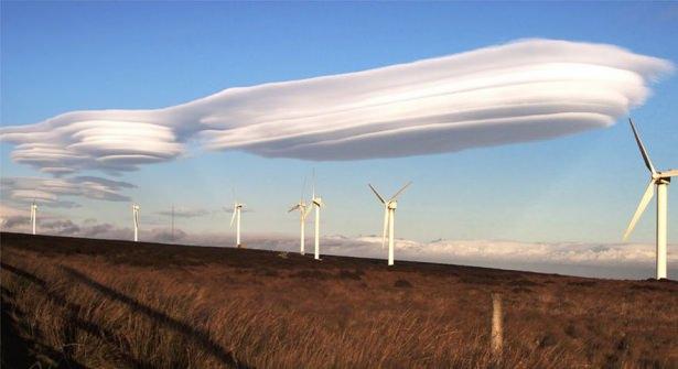 <p>Lenticular bulutlar</p>
