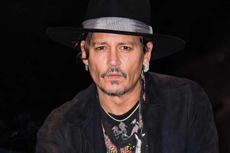 <p><strong>1. Johnny Depp</strong></p>
<p>Depp'in eski eşi kendisini evlilik süresi boyunca 'sözsel ve psikolojik' olarak saldırıda bulunduğunu iddia etti. Mahkeme davanın sonucunda çiftin ortak kullandıkları evin Amber Heard tarafından kullanılmasına karar verdi. </p>