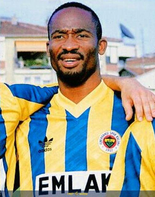 <p>“Uche’den unutulmaz son dakika golü” 11 Aralık 1993'te tıklım tıklım dolu İnönü Stadı'nda F.Bahçe 5 sezondur yenemediği Kara Kartal'ı son saniyeler sahneye çıkan Uche ile deviriyor, teknik direktör Osieck onu kutlamak için orta sahaya kadar geliyordu.</p>