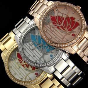 <p>Özel gece ve davetlerin değişmez aksesuarı abiye saatlerin detayları swarovski taşlar ile süslenir.</p>