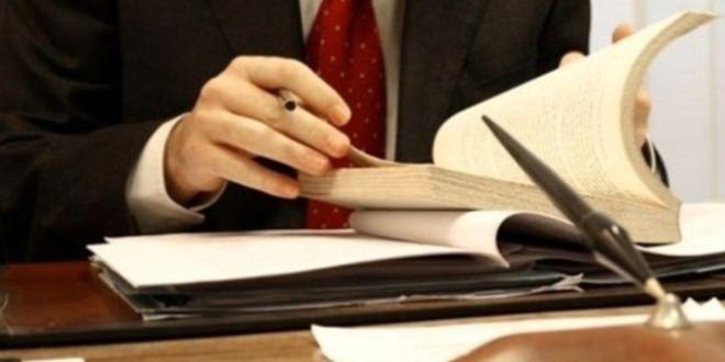 <p>Böylece TSK'deki sivil memurların da kılık kıyafet konusunda askeri personel yönetmeliğine tabi oluyordu.</p>
