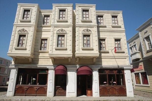 <p>Çetintaş, yabancı ülkelerden platoyu görmek ve çekim yapmak için talepte bulunan yapımcılarla görüşmelerin devam ettiğini dile getirdi.</p>
<p> </p>