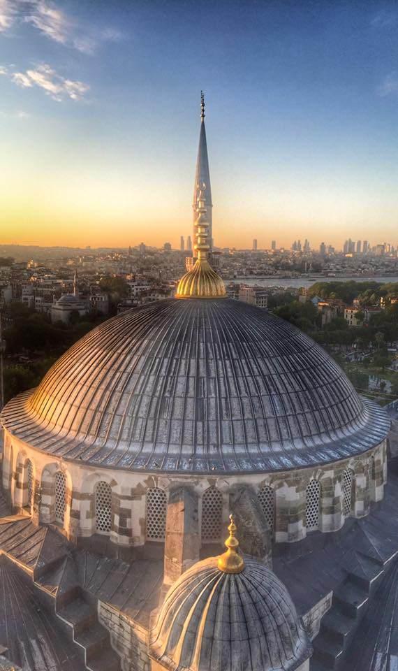 <p><span style="color:#FFD700"><strong>Sultanahmet Camii minaresinden kubbe...</strong></span></p>
