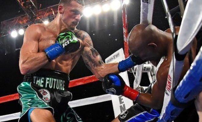 <p>D&uuml;nyada d&ouml;rt b&uuml;y&uuml;k boks federasyonunun unvanına aynı anda sahip olan ilk boks&ouml;r olan 51 yaşındaki Bernard Hopkins, Kaliforniya&rsquo;nın Inglewood kentinde 27 yaşındaki Joe Smith Jr. ile karşılaştı.</p>
