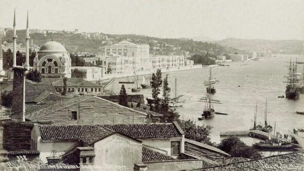 <p>Dolmabahçe (1900'lü yıllar. Sebah&Joaillier)</p>

<p> </p>
