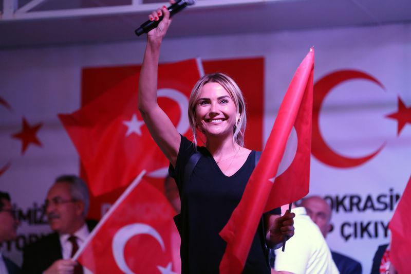 <p>Ece Erken</p>
