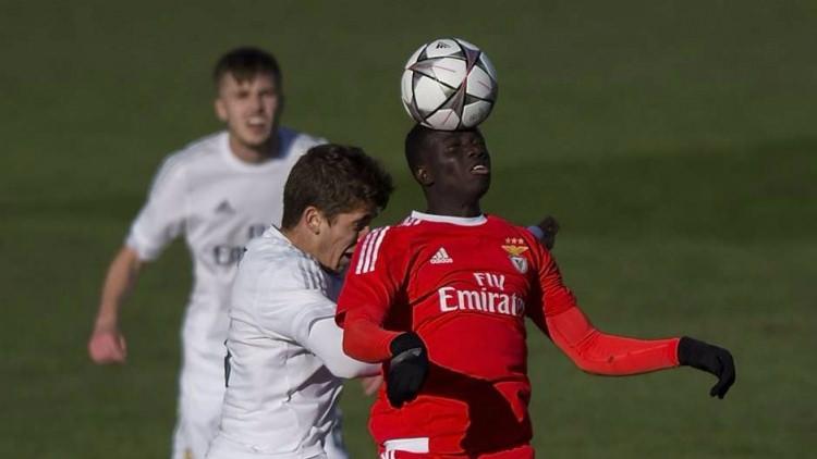 <p>JOSE GOMES (YAŞ: 17) | Kulüp: Benfica | Uyruk: Portekiz | Position: Forvet</p>