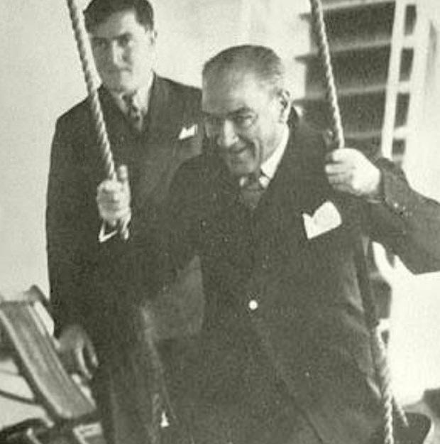 <p><strong>OKTAY KAYNARCA</strong></p>
<p>"23 Nisan ULUSAL EGEMENLİK ve çocuk bayramımız kutlu olsun....''</p>
<p> </p>