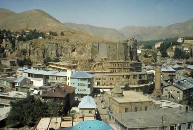 <p><strong>Bitlis</strong><br />
TOPLAM:77.5<br />
ERKEK: 75.0<br />
KADIN: 80.0</p>
