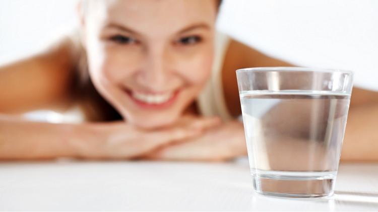 <p>Günde ortalama 1800-2000 kalori alan yetişkinin, içmesi gereken su miktarı 1,8-2 litre arasında değişir.</p>