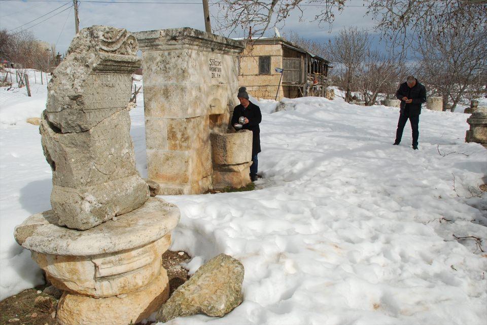 <p>"Akdeniz'in Efes'i" olarak da adlandırılan Uzuncaburç, bölgenin en büyük açık hava müzelerinden biri olarak öne çıkıyor.</p>

<p> </p>
