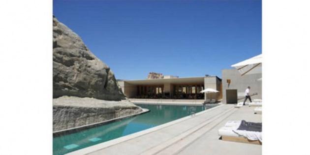 <p>BU OTELLER ÇOK LÜKS! ABD'nin Utah eyaletinde bulunan Canyon Point bölgesindeki bir villa-otel, tamamen çöl ve dağ manzarası eşliğinde müşterilerine sıra dışı bir tatil olanağı sunuyor.</p>