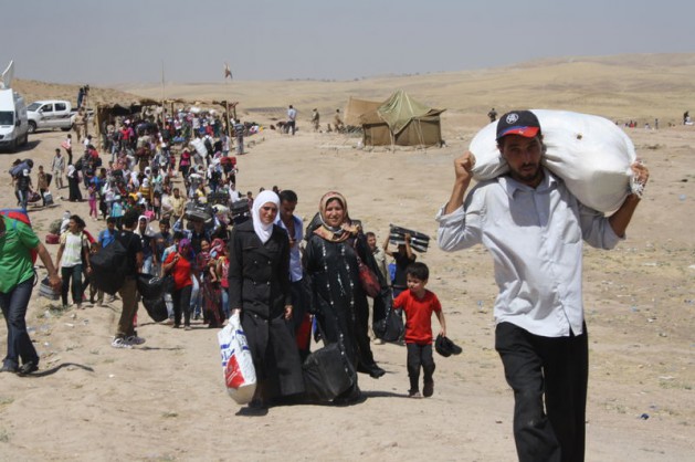 AA muhabirinin, Peşhabur Sınır Kapısı yetkililerinden aldığı bilgilere göre son 3 gün içinde 9 bini aşkın sığınmacı, Suriye'den Irak'ın Kürt bölgesine geçiş yaptı. Yetkililer, sığınmacıların Erbil ve Süleymaniye'de yaptırılan yeni kamplara yerleştirildiğini belirtti.