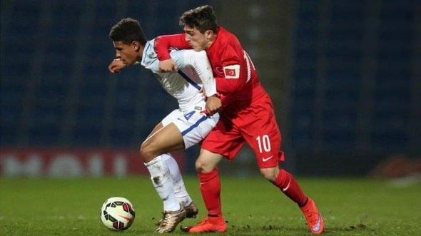 <p>Abdulkadir Ömür (Türkiye)<br />
<br />
Trabzonspor<br />
<br />
Ofansif orta saha<br />
<br />
1999</p>
