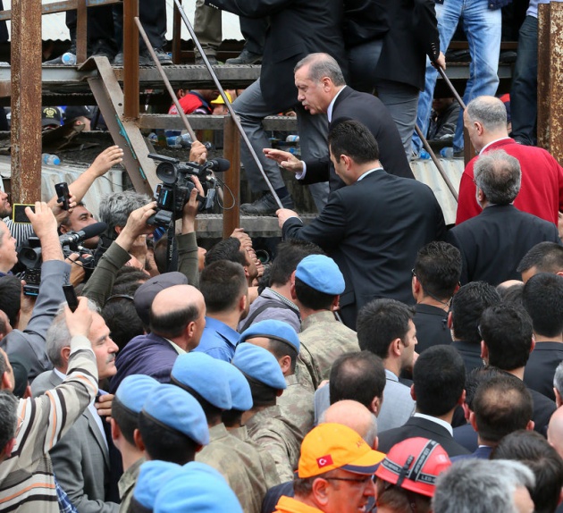 Başbakan Recep Tayyip Erdoğan, Manisa'nın Soma ilçesinde yaşanan maden faciası nedeniyle olay yerine geldi.
