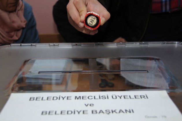 <p>Türkiye'nin dört bir yanında 2014 yerel seçimleri için oy verme işlemine başladı.</p>