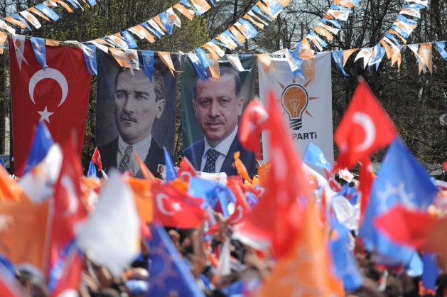 <p>Başbakan Recep Tayyip Erdoğan, Düzce'de partisinin düzenlediği mitinge katıldı. Başbakan seçim otobüsüyle miting alanına hareket ederken atlı mehter takımı eşlik etti. İşte miting fotoğrafları...</p>