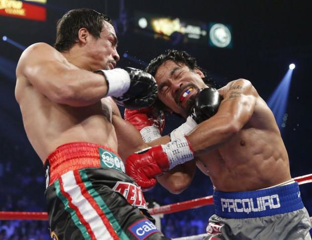 Meksikalı boksör Juan Manuel Marquez, dünyanın en güçlü en çok kazanan sporcusu Filipinli rakibi Manny Pacquiao'yu 6'ncı roundda nakavt ederek tarihi bir zafere ulaştı