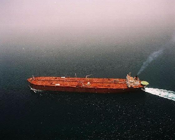 <p>458 metre uzunluğunda ve 260 bin ton ağırlığındaki bu dev gemi 2004 yılından beri dünya okyanuslarını arşınlıyor.</p>
