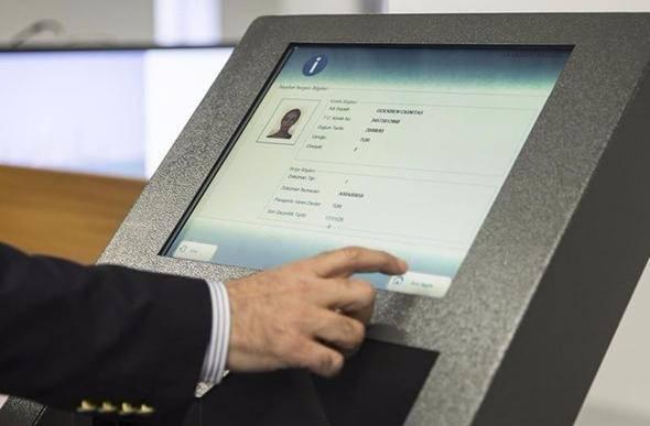 <p>Vatandaşlar bu KİOSK’ları kullanarak kendilerine verilen Kişiye Özel Şifre Zarfında yer alan PIN şifresi ile tüm işlemlerini gerçekleştirebilecek.</p>