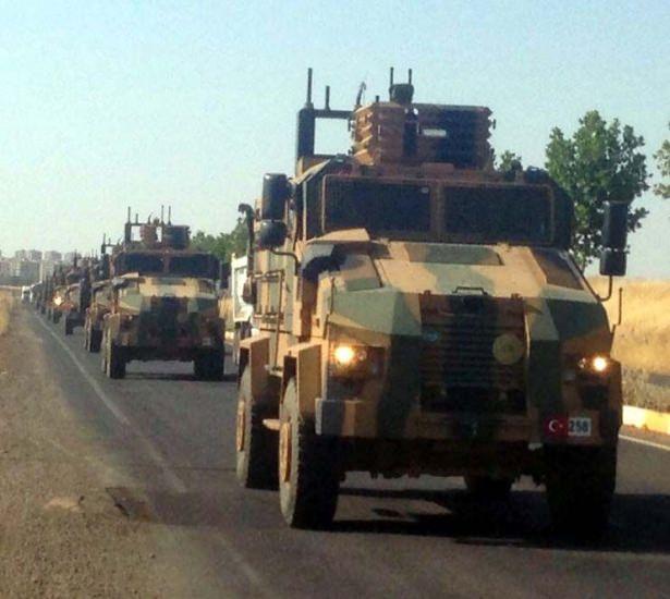 <p>Son olarak Diyarbakır'dan Mardin'e doğru 40 araçlık askeri konvoy gönderildi.Son zamanlarda Suriye sınırında meydana gelen olaylar ve bölgedeki gelişmeler nedeniyle Türk Silahlı Kuvvetleri Güneydoğu Anadolu Bölgesi'ne çok sayıda takviye birlik gönderdi.</p>