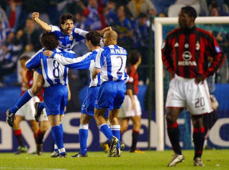 <p><strong>3. Deportivo La Caruna - Milan (2003-2004)</strong></p>

<p>Şampiyonlar Ligi çeyrek final turunda Deportivo, İtalya'nın güçlü ekibi Milan'a ilk maçta 4-1 kaybetti. Herkes elendi gözüyle bakıyordu. Ancak rövanşı 4-0 kazanan İspanyol temsilcisi güçlü rakibini eleyerek yoluna devam etti.</p>
