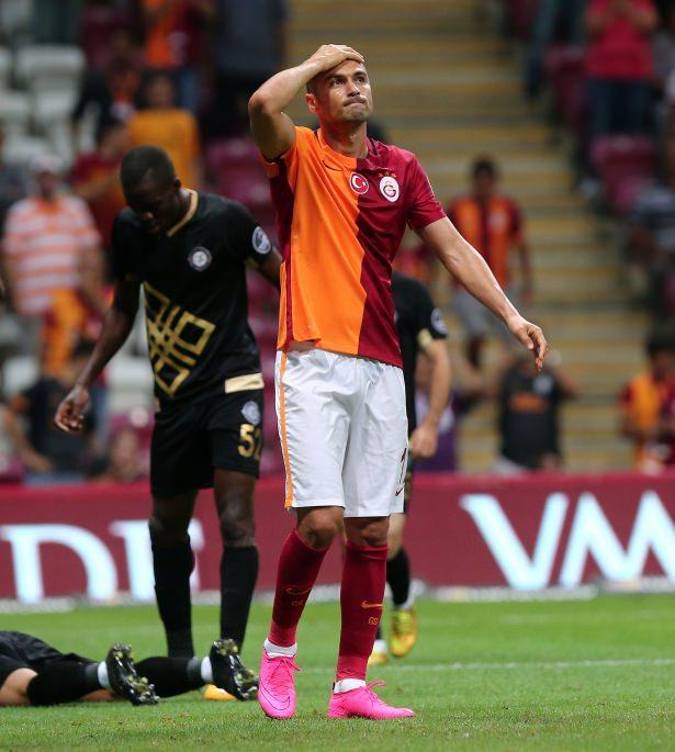 <p>Maç konuk ekip Osmanlıspor'un 2-1'lik sürpriz galibiyeti ile sona eriyor.</p>