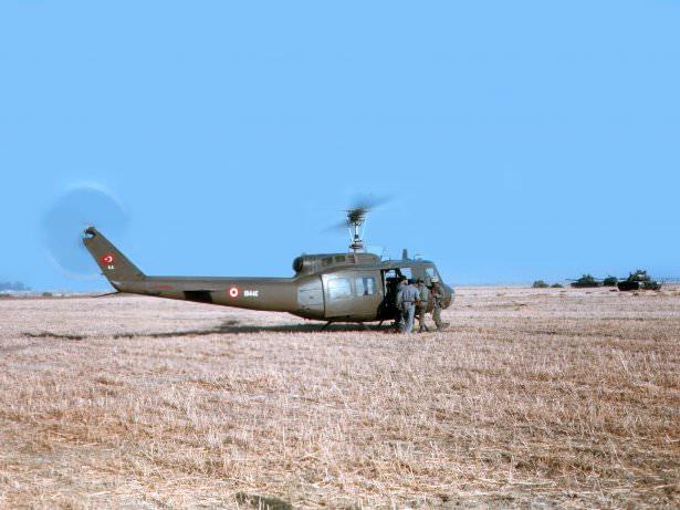 <p>İkinci Harekât Sırasında Zırhlı Birliklerle Koordine Yapan Bir Helikopterimiz</p>
<p> </p>