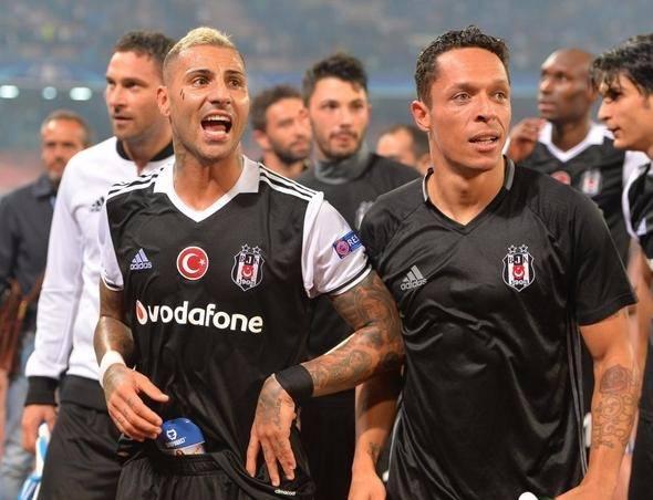 <p><strong>EN BÜYÜK FAVORİM...</strong><br />
<br />
Başakşehir şu anda çok iyi gidiyor. Fenerbahçe’nin yarışta olacağını düşünüyorum.</p>