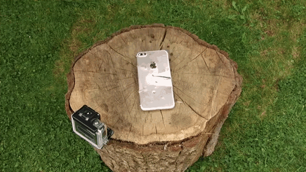 <p>Anlaşılabilir bir şekilde iPhone 7 balta darbeleri karşısında çaresiz kalıyor.</p>

<p> </p>
