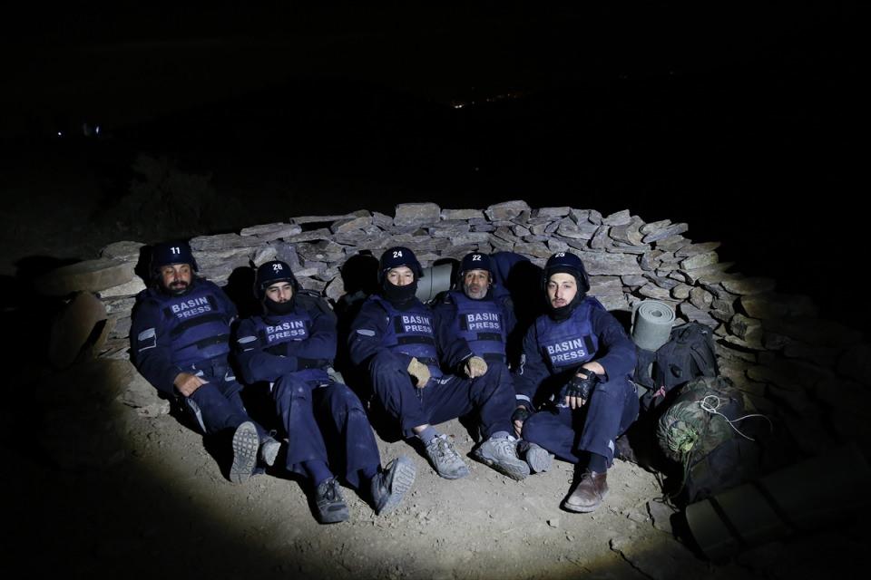 <p>Eğitim sırasında senaryo gereği suya bırakılan kursiyerlerin yüzme bilmeyen arkadaşları tarafından kıyıya getirilmesi büyük ilgi gördü. </p>
