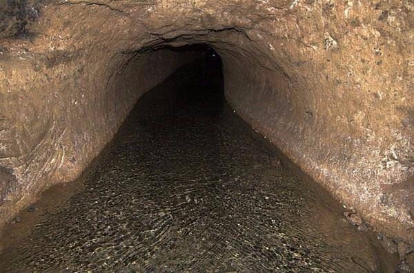 <p>İşte 2 bin 200 yıl önce Türkler tarafından, çölün altına yapılan bir mühendislik harikası. </p>
