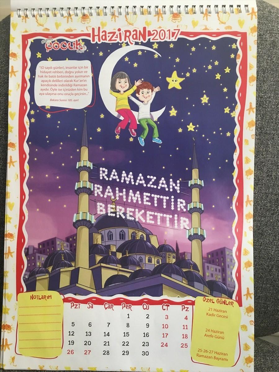 <p>Her ay farklı bir temanın ele alındığı duvar takviminde, İstanbul'un fethinden Çanakkale Zaferi'ne, o aya özel konuların çizimleri kullanıldı.</p>
<p> </p>