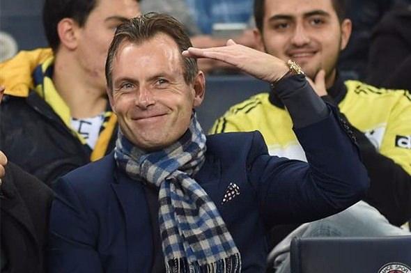 <p>ESKİ DOST TRİBÜNDE<br />
<br />
Karşılaşmayı, 1993-95 yılları arasında Fenerbahçe forması giyen Danimarkalı eski futbolcu Brian Steen Nielsen de izledi. Nielsen, kendisini tanıyan sarı lacivertli taraftarlarla sohbet etti ve hatıra fotoğrafı çektirdi.</p>
