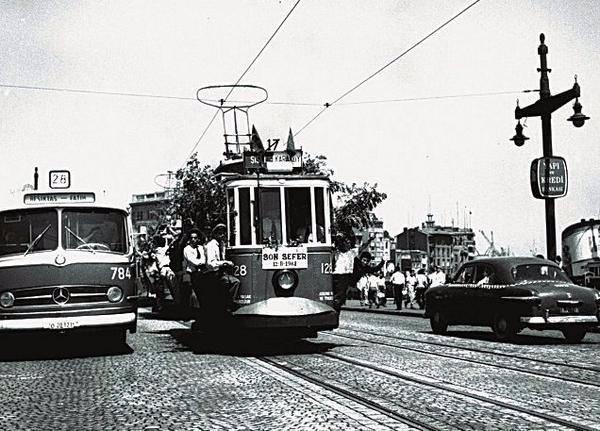 <p>1950’li yıllarda 130 km.yi bulan tramvay hattı 1961 yılında Avrupa Yakası’nda son seferini yapıyor</p>

<p> </p>
