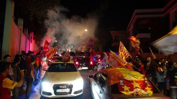 <p>Sergen Yalçın " sen webo ile Ziegler'i alıyorsun Adamlar DROGBA ve Sneijder'i alıyor</p>