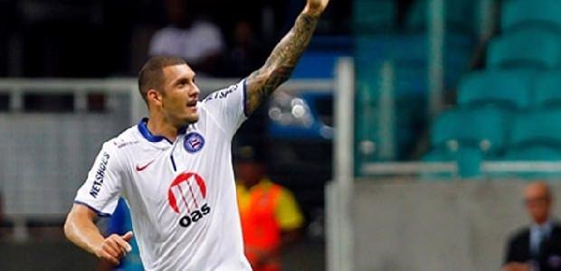 Bursaspor'un hafta başında anlaşma sağladığı Santana dün resmi sözleşmeye imza attı.