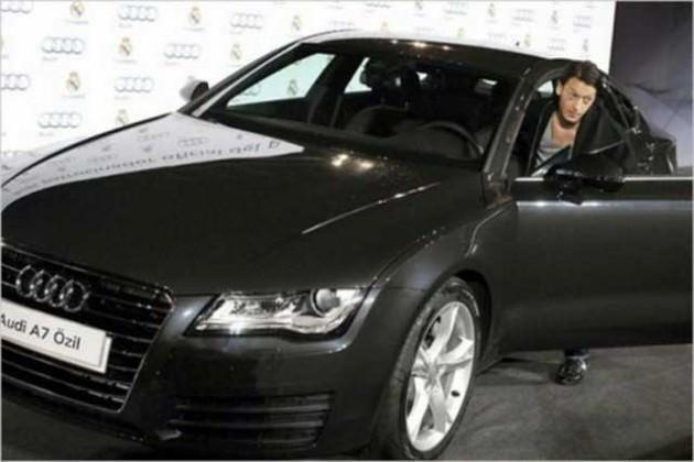 <p>Mesut Özil-Audi A7</p>