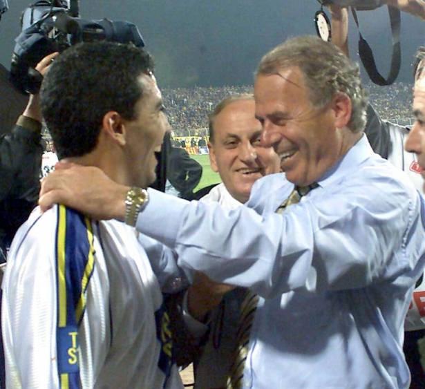 <p>2000-2001 sezonunun şampiyonu Fenerbahçe: Haim Revivo, Mustafa Denizli</p>
