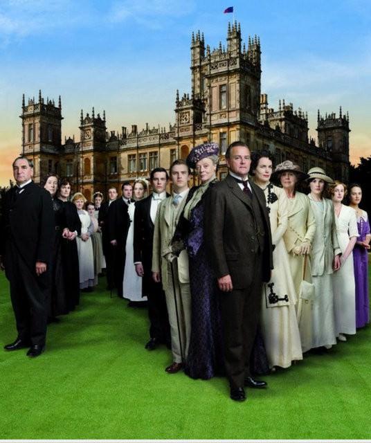 30- Downton Abbey: Lord Crawley aile mirasını, özellikle de büyük yazlık köşkü hayatının en büyük amacı olarak görmektedir. Mirasçısının Titanik'te ölmesi Manchester'lı bir avukat olan uzak kuzeni Matthew Crawley'nin aniden varies sırasına dahil olması anlamına gelmektedir.