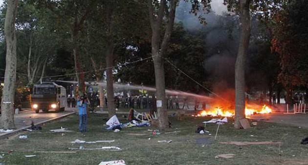 <p>"Sizin yaptığınız gider, bizim anca hoşumuza gider"</p>