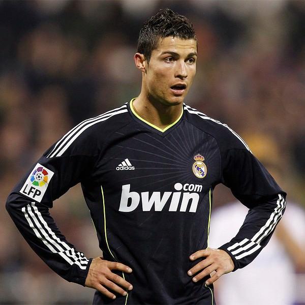 <p><strong>CRISTIANO RONALDO</strong><br />
''Messi zeki, İbrahimoviç güçlü, Beckham yakışıklı diye seviliyorlar. Ben ise sevilmiyorum çünkü bunların hepsi bende var. "</p>